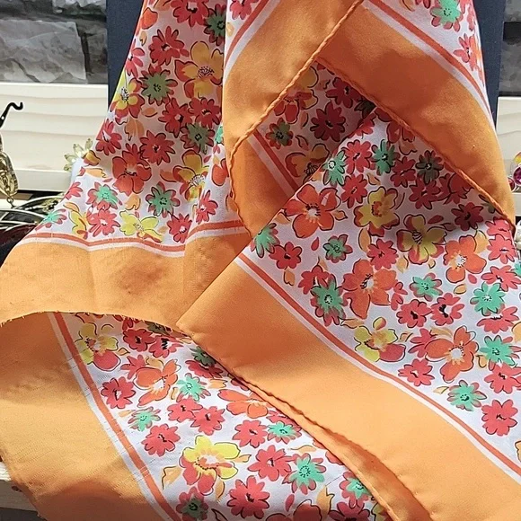 Gorgeous Tangerine Fliwered Scarf - Signed Jim Renoir - Picture 2 of 2